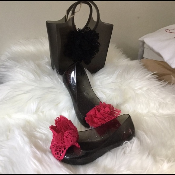 GUESS KIDS RUBBER SHOES WITH BAG - Picture 3 of 7